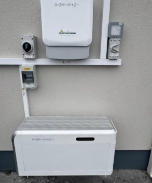 Sigenergy battery and inverter fitted to an exterior wall